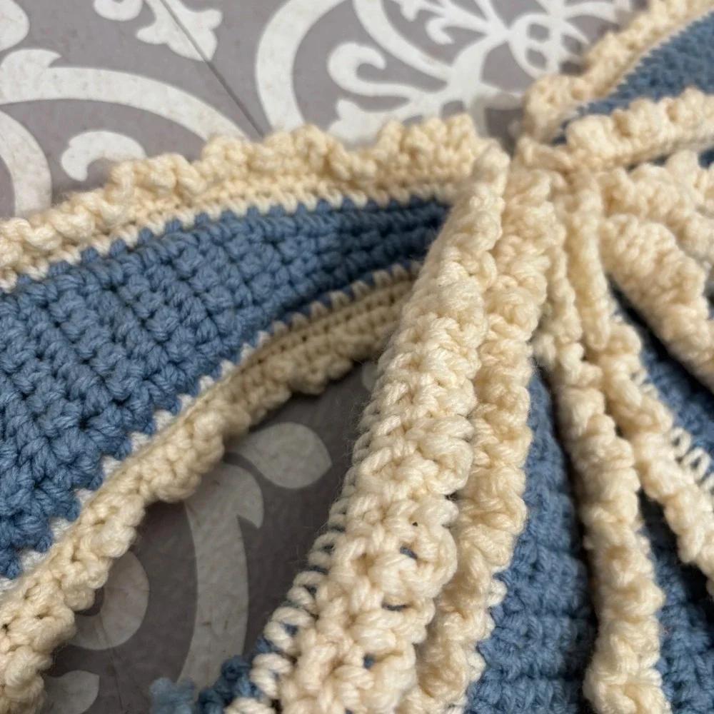 Handmade Crochet Peacock Tail Feather Wall Hanging Decor Blue‎ Cream Floral